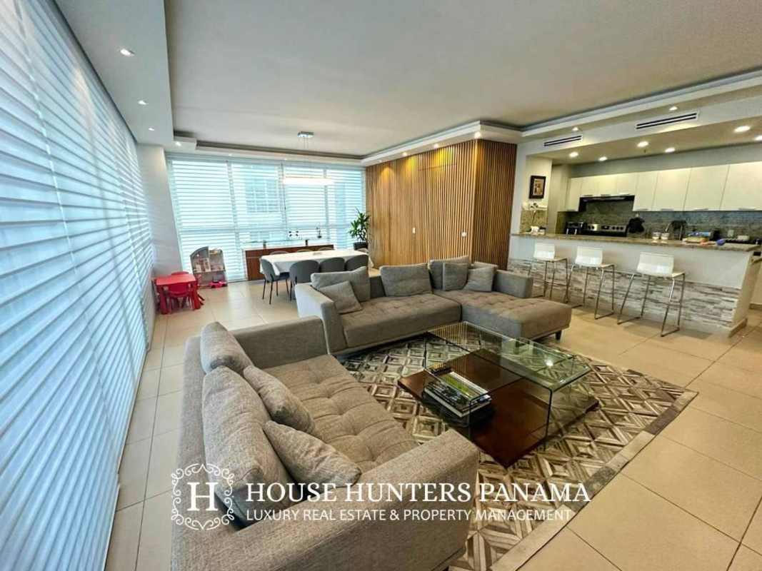 Children's bedroom with large windows and bright space in PH Oceanaire Panama City