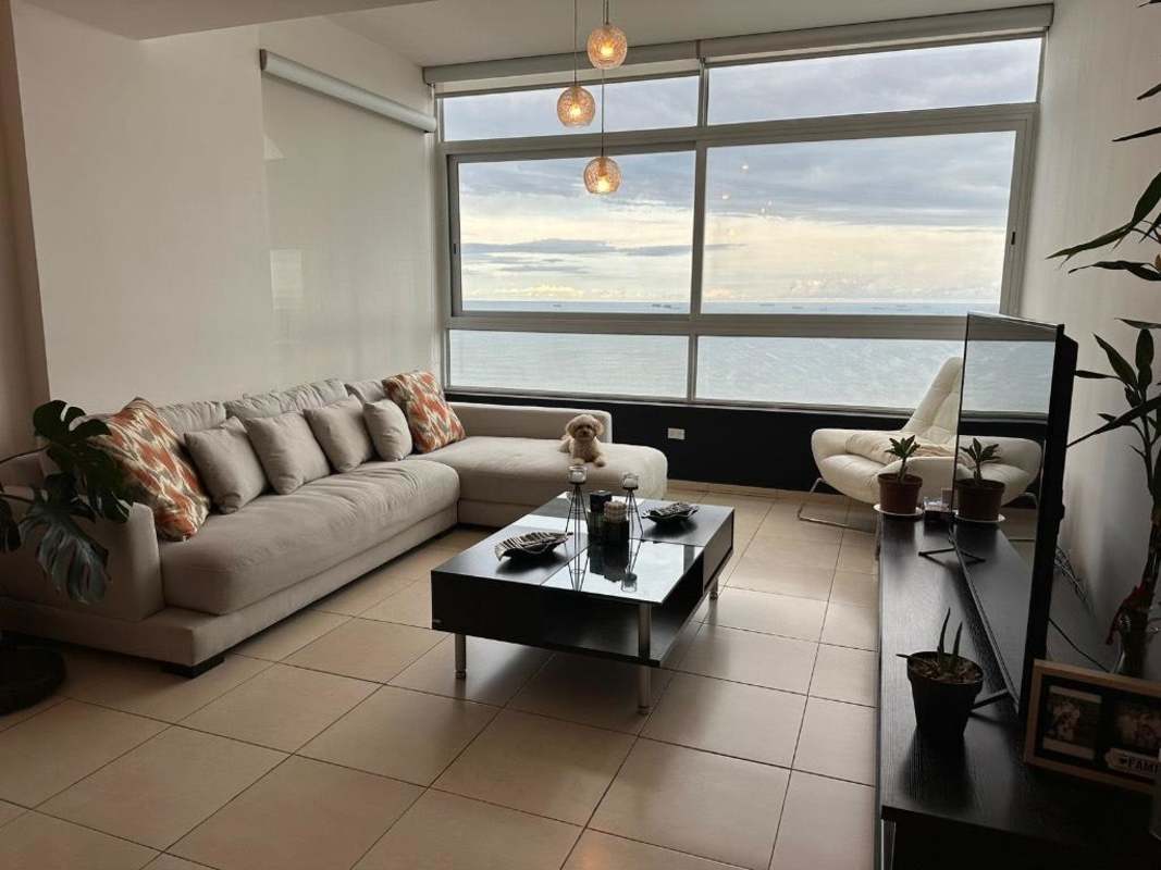 Master bedroom suite with ocean views and floor-to-ceiling windows in PH Vista del Mar Avenida Balboa