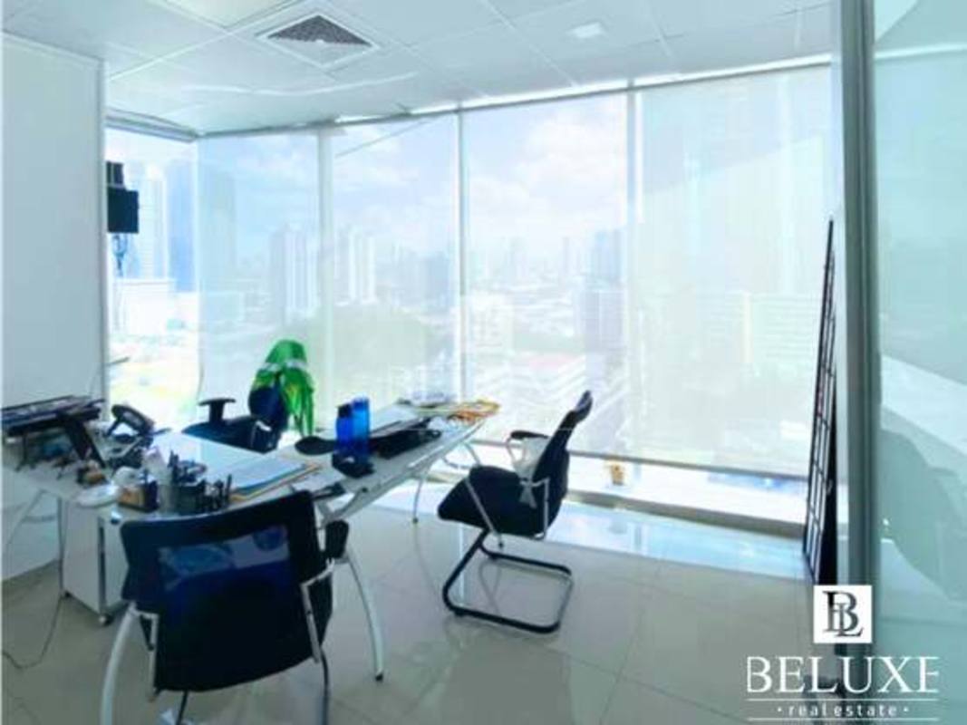 Bright office unit with natural light ceramic floors in Global Bank Tower Panama