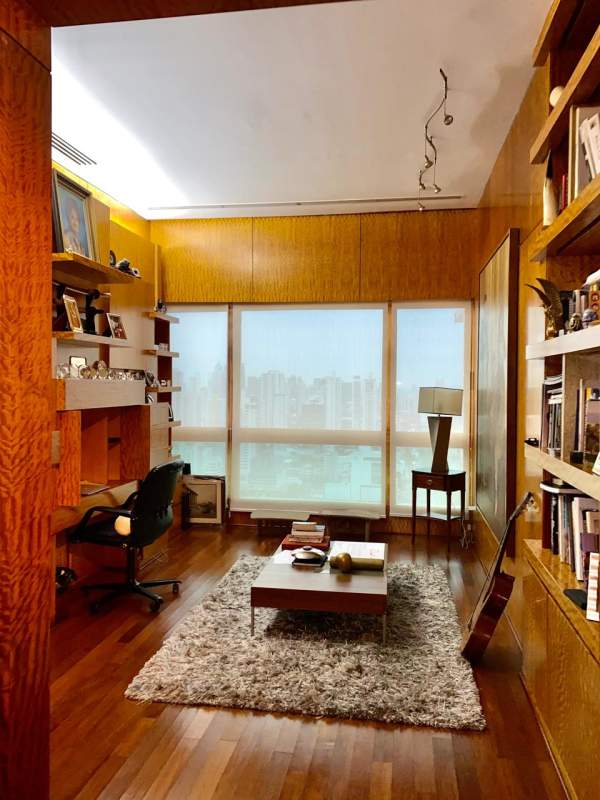 Elegant luxury bathroom with marble and onyx finishes in PH Waterfront Coco del Mar Panama City