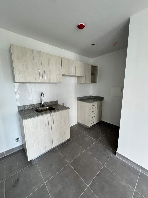 Compact full bathroom in Panama City apartment at Vista Pacífica