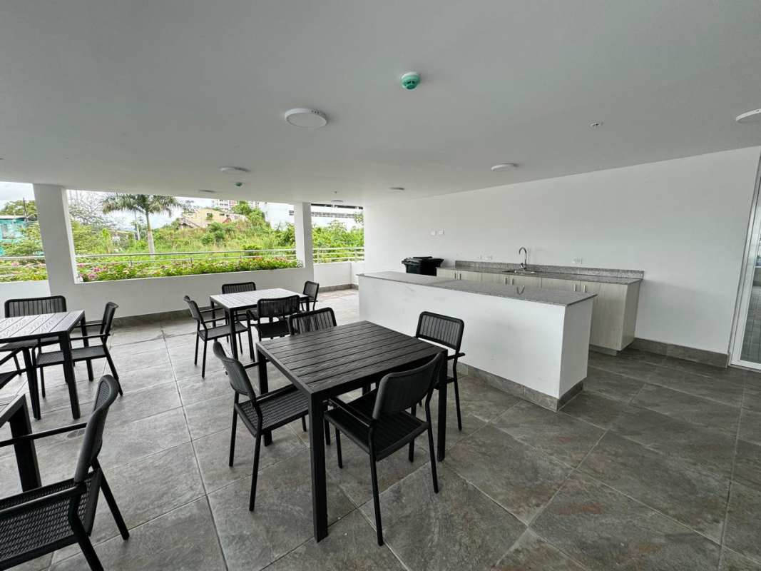 Outdoor communal terrace at PH Vista Pacífica with garden views