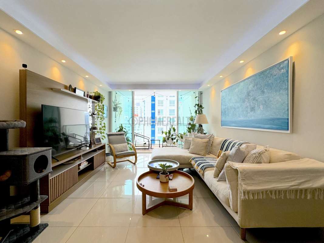 Modern kitchen with breakfast bar and granite countertops in PH San Francisco Bay Panama