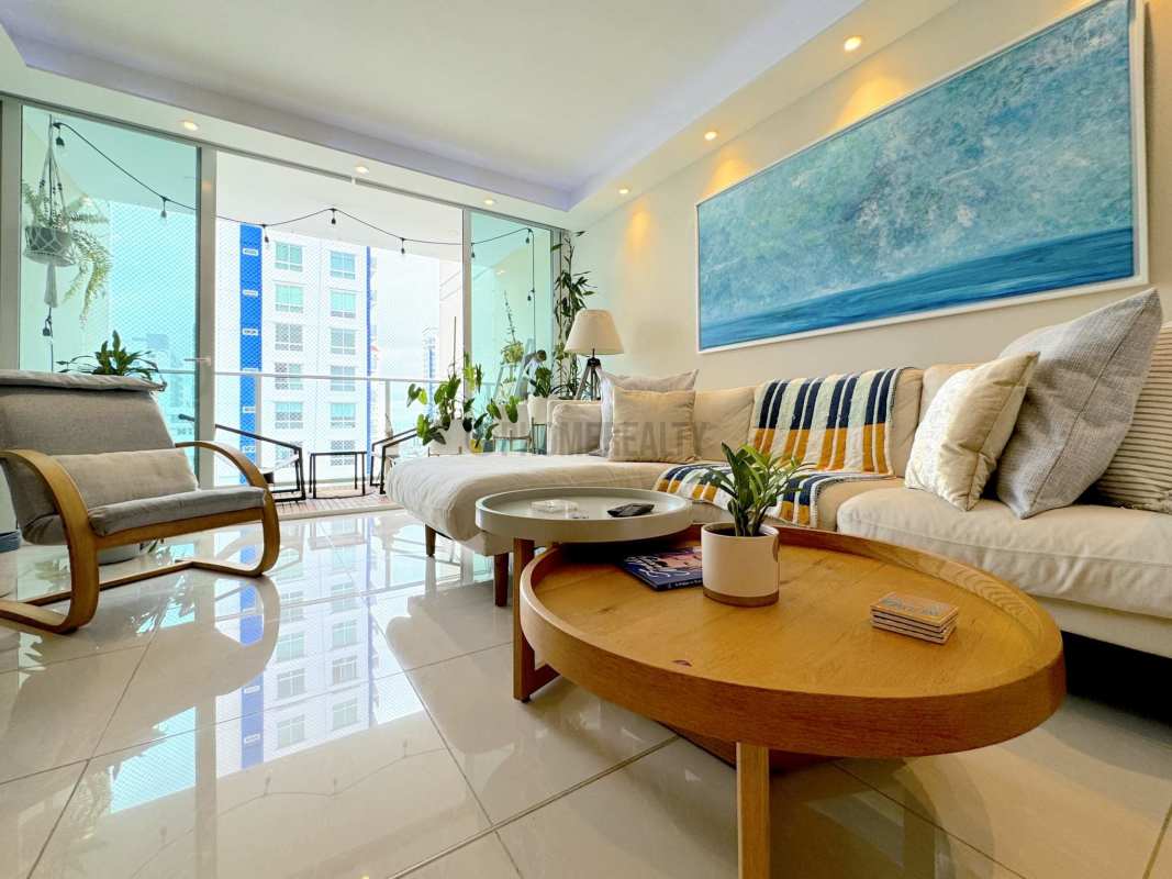 Dining space with large window and city views PH San Francisco Bay Panama