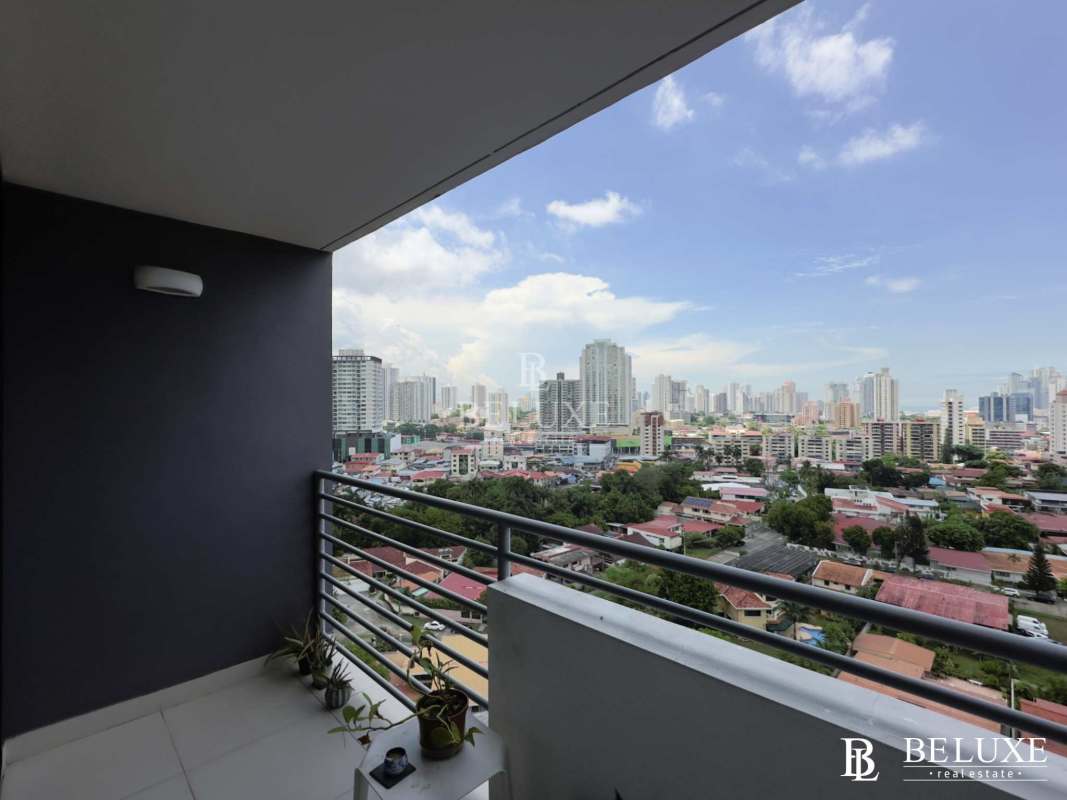 Contemporary kitchen cabinetry and countertop in PH Scala El Carmen Panama apartment for sale