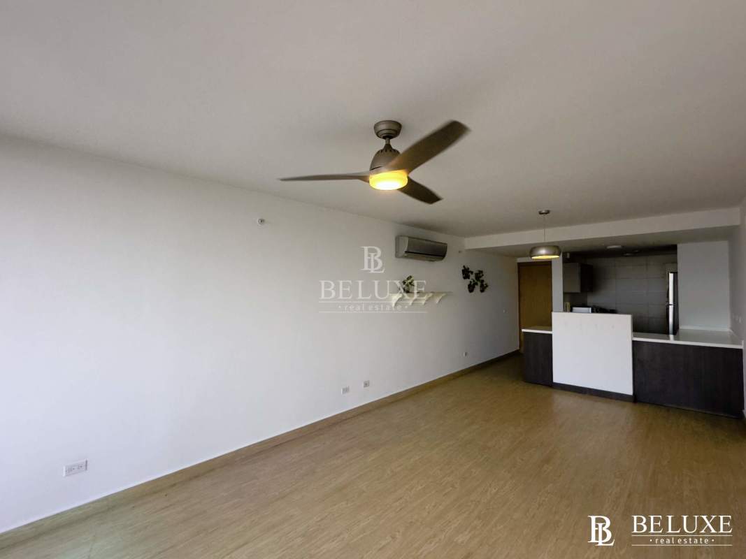 Bedroom featuring urban views, custom closet, modern finishes PH Scala El Carmen Panama