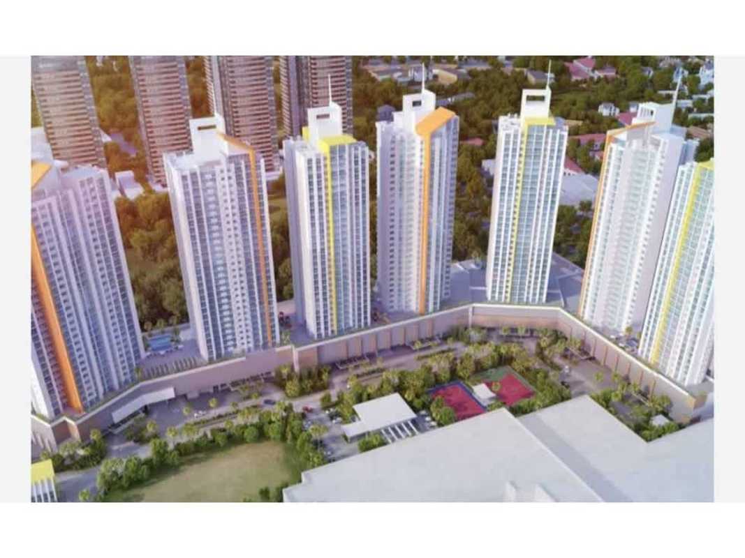 Bedroom with large window and closet in PH Kings Park Condado del Rey Panama City