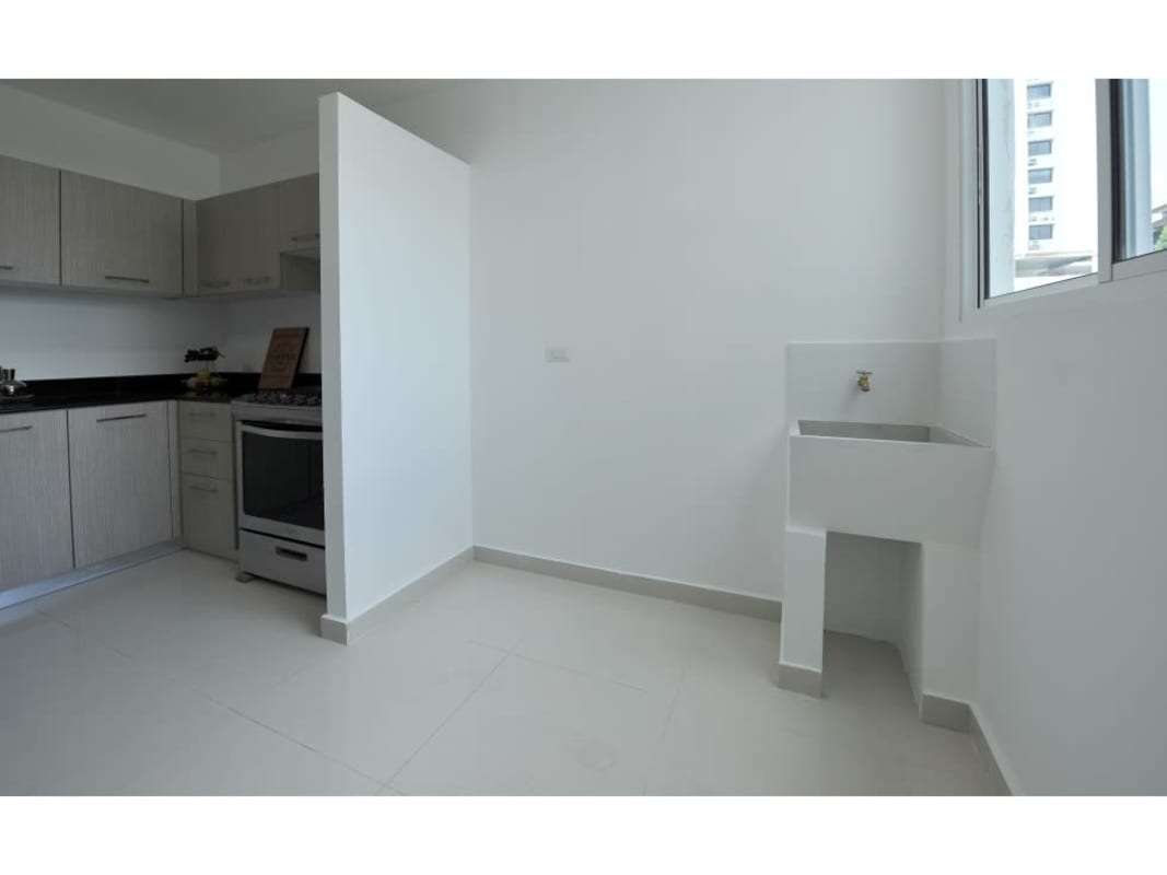 Modern rooftop pool with city skyline at PH Mei Villa de las Fuentes Panama