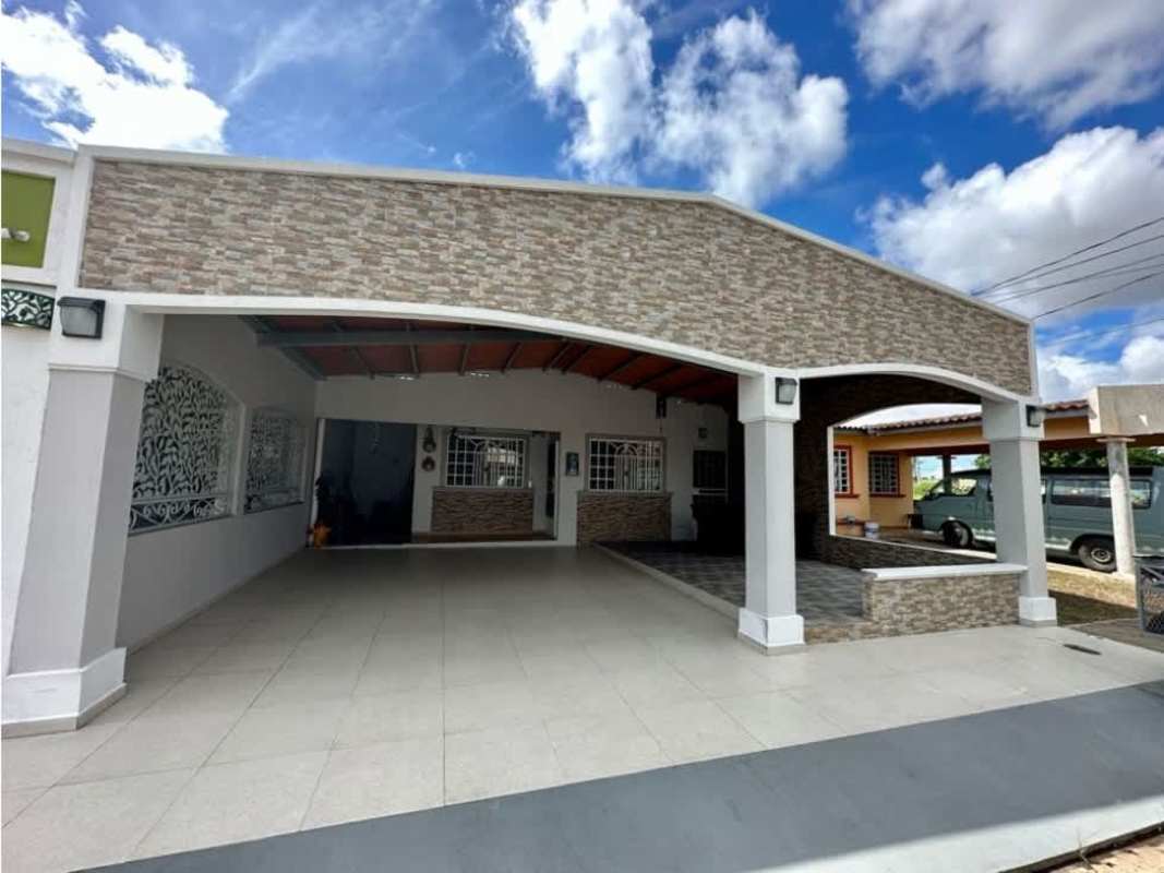 Modern single-story home exterior with carport and stone facade in Punta del Este Tocumen