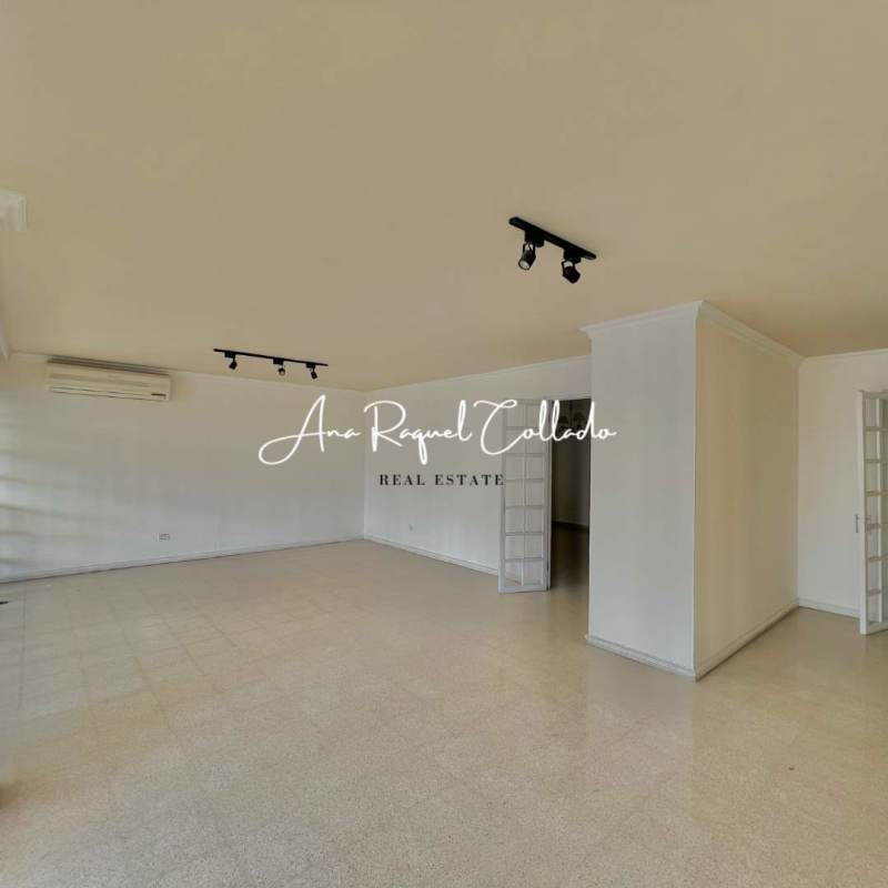 Large empty living room, porcelain floors and modern lighting PH Marina del Mar Panama City