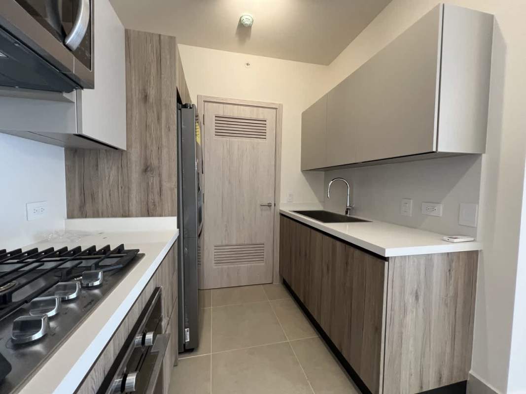 Infinity swimming pool with city view and sun deck at PH Ocean House Santa Maria Panama