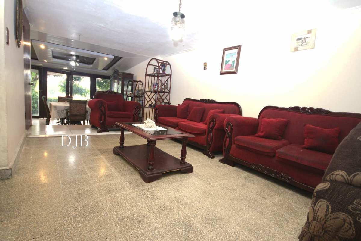Spacious bedroom with built-in closet in Betania Panama duplex house for sale