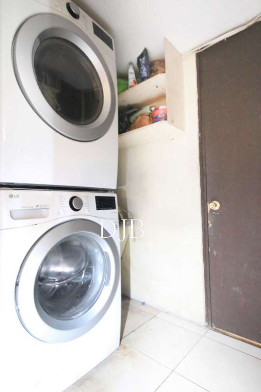 Spacious living room with natural light Betania Panama house sale Hola Realty