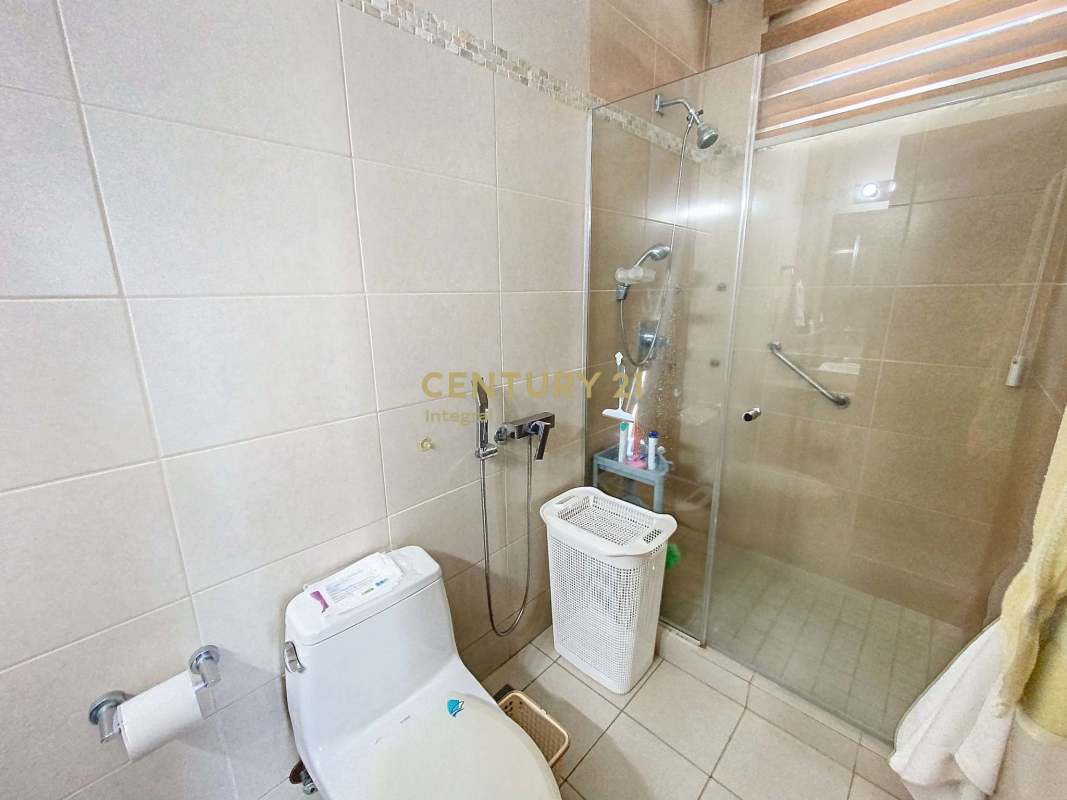 Furnished master bedroom with ocean and skyline views, ensuite bath, luxury rental Costa del Este