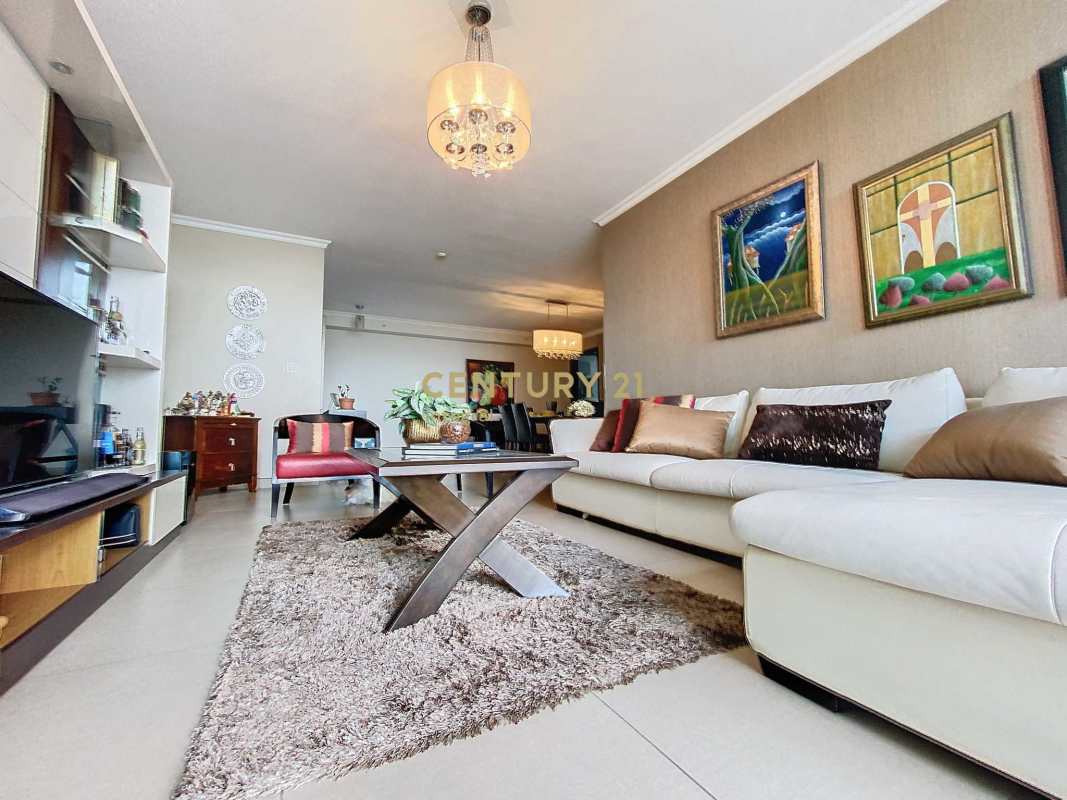 Furnished apartment rental kitchen with granite countertops and stainless appliances PH Country Club Costa del Este