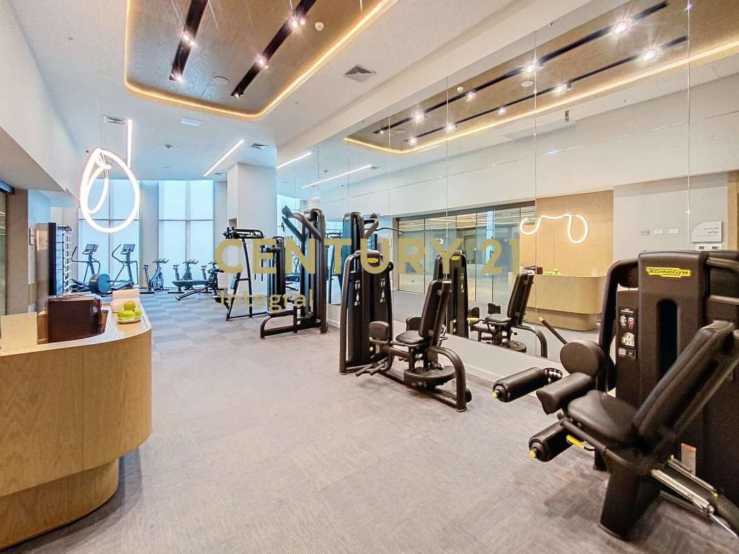 Spacious living room with panoramic ocean and skyline views in Punta Pacifica Pacific Point Tower 400 Panama City