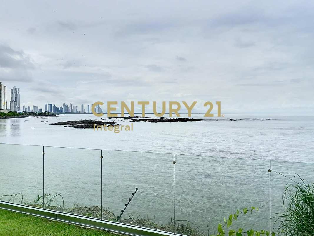 Luxury infinity pool with ocean and skyline views at Pacific Point Tower 400 Punta Pacifica Panama