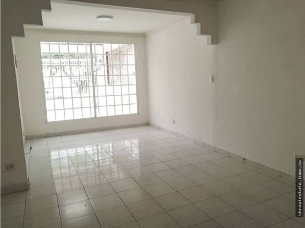 Spacious bedroom tiled floor window La Fontana Chanis Panama