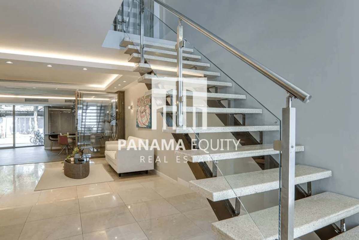 Luxury 3-Story 4BR House with Ocean Views Punta Paitilla