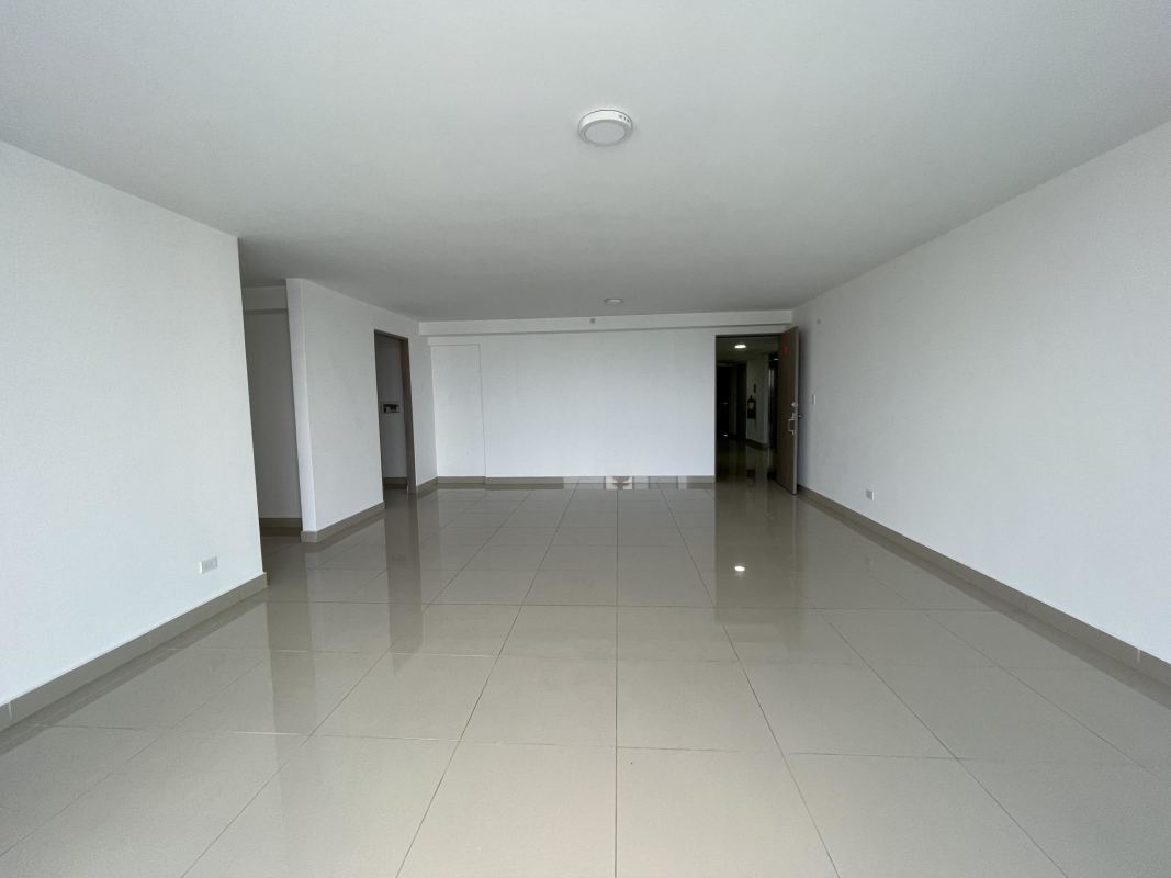 Unfurnished bedroom with large window built-in closet in PH Mei Villa de Las Fuentes Panama