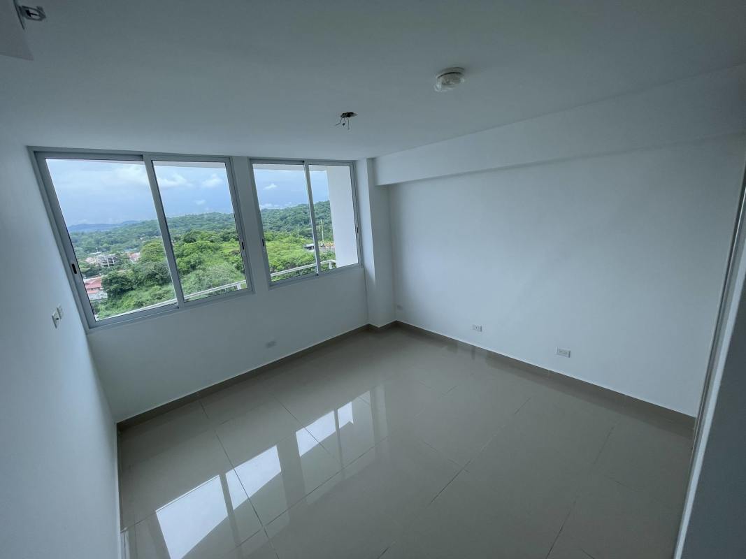 Spacious bedroom with window natural light closet PH Mei Panama