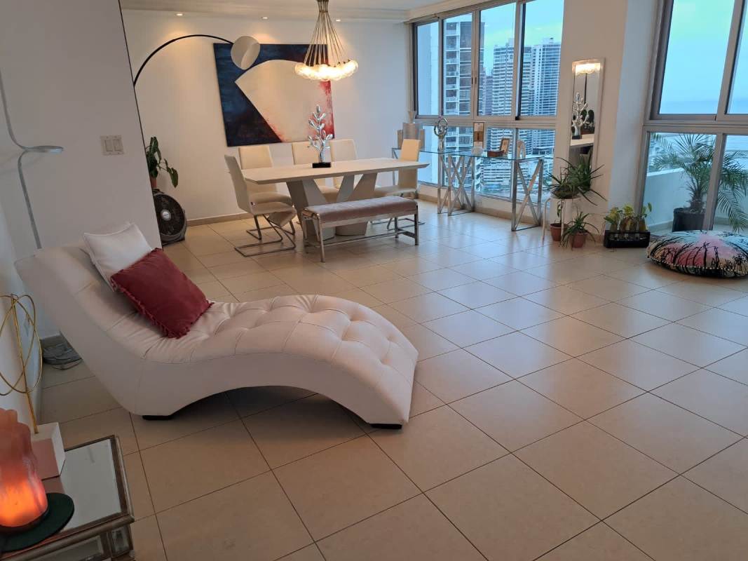 Spacious kitchen with granite countertops and breakfast bar at PH Solmarina for rent in Marbella