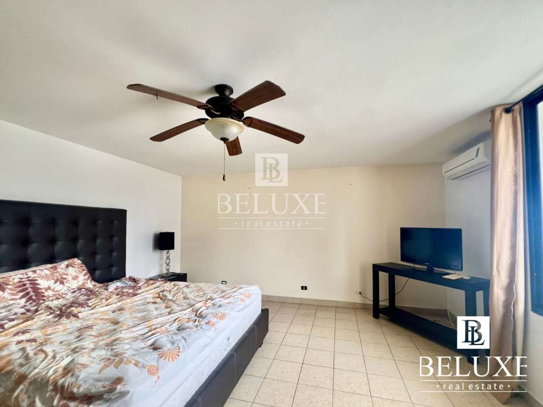 Laundry room with window city views, tile floor PH Don Camilo Obarrio Panama