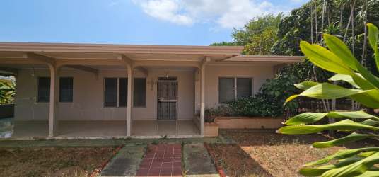 Rear covered patio with arches and columns at El Vigía house rental