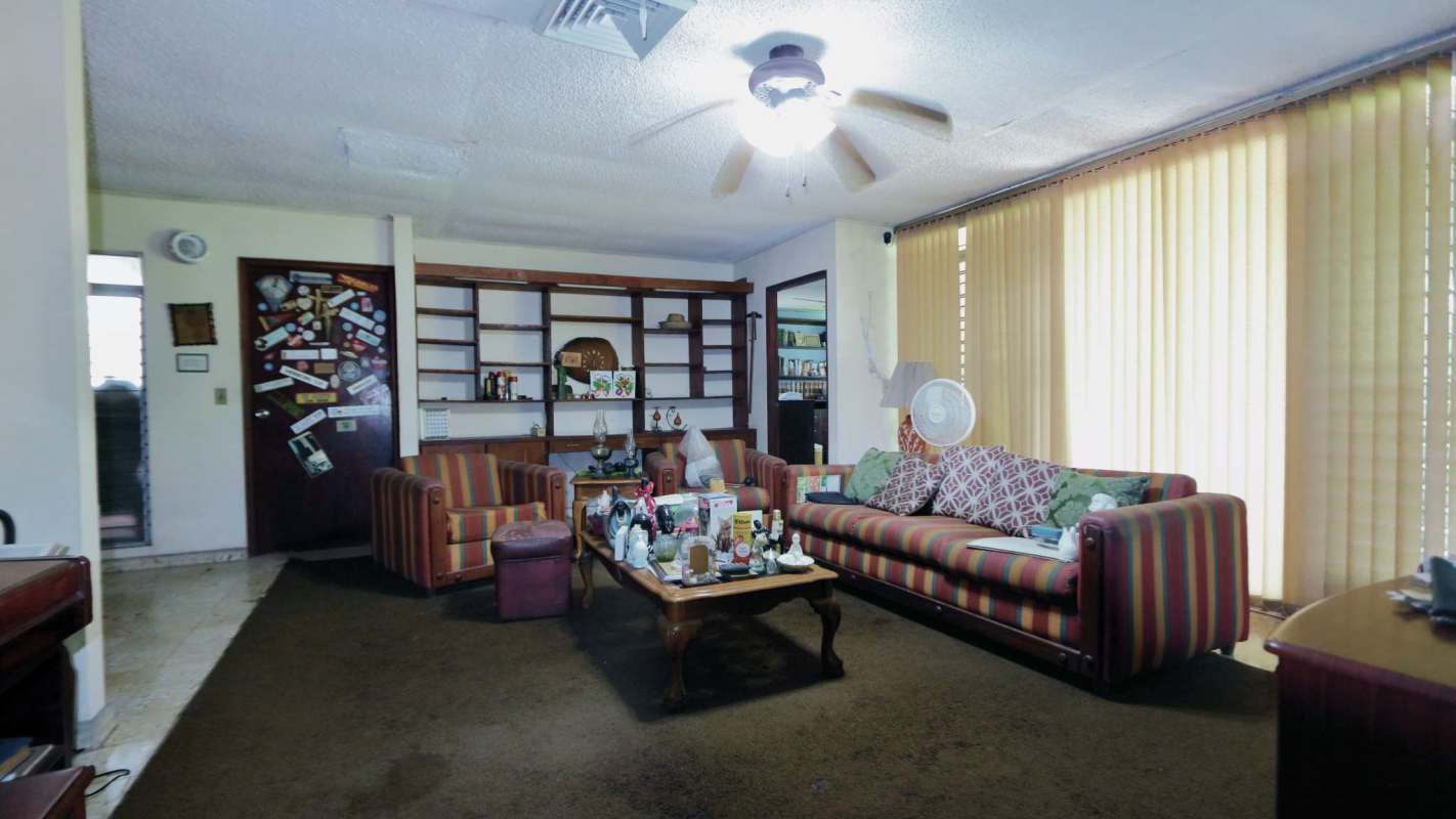 Kitchen with imported cabinets breakfast bar and pantry Milla 8 Las Cumbres house