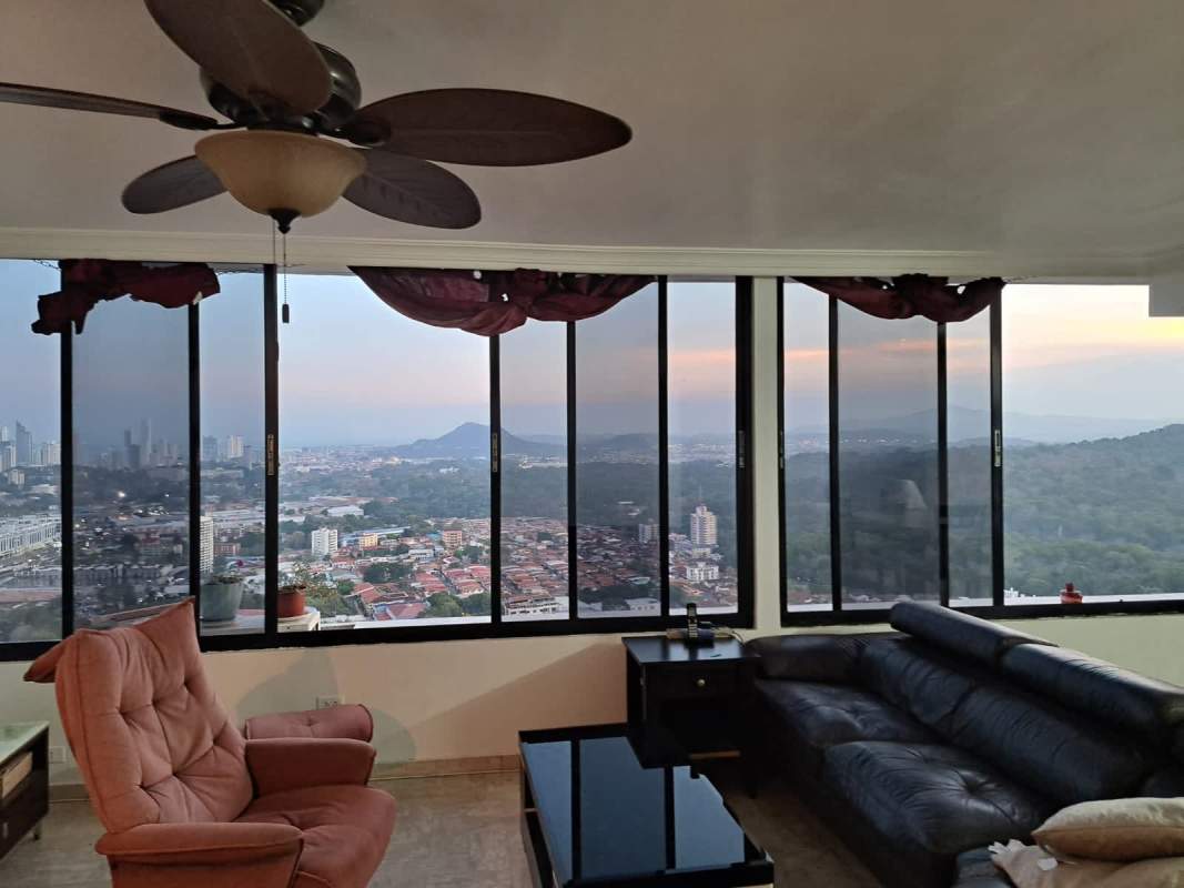 Bathroom with granite countertop, white sink, large mirror in PH Pacific Hills Panama