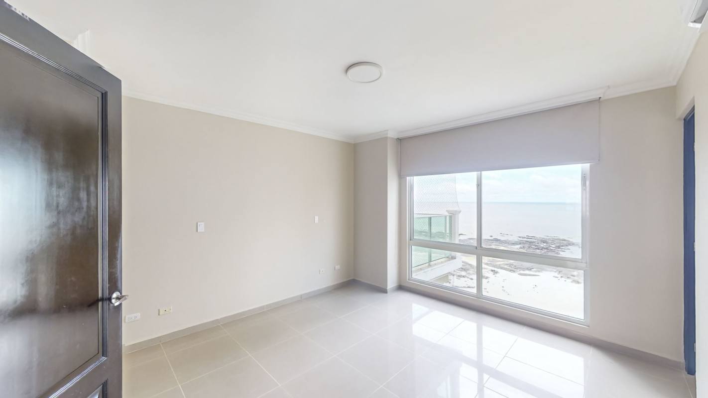 Rooftop infinity pool and jacuzzi overlooking skyline luxury building PH Ocean Drive Punta Pacifica Panama