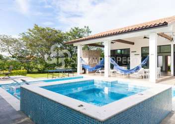 Swimming pool, covered terrace, hammocks, sun loungers Punta Barco Village Panama
