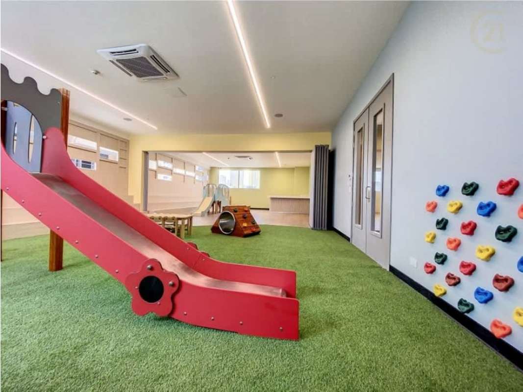 Spacious bedroom with walk-in closet natural light and skyline view at PH Van Gogh El Cangrejo