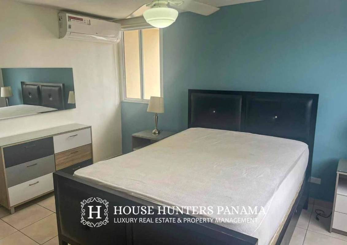 Bright master bedroom with split AC, window, built-in closet in PH Torres del Mar del Sur San Francisco Panama