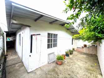 Master bedroom with walk-in closet and tiled floor in Villas del Carmen La Chorrera