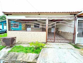 Compact minimalist kitchen cabinets tiled floor Villas del Carmen La Chorrera