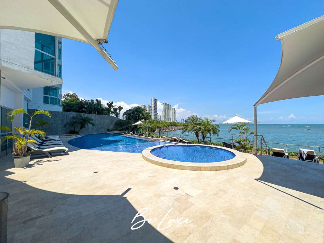 Oceanfront pool and jacuzzi at PH Oceanaire luxury condo in Punta Pacifica Panama