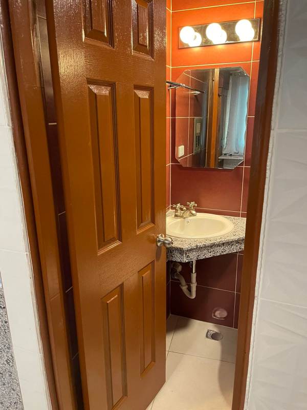 Bathroom glass shower, mounted water heater and chrome fittings PH El Dorado Midtown Panama