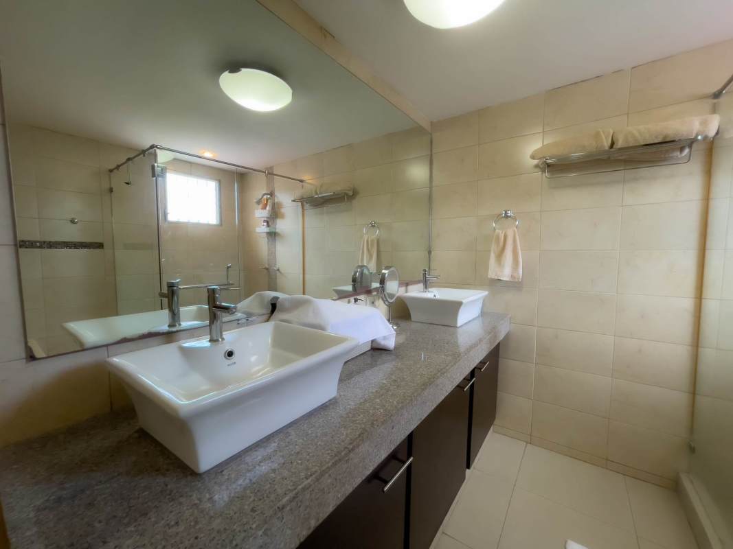 Large master bedroom with jacuzzi tub, double sinks, bright window Altos de Panamá Panama City