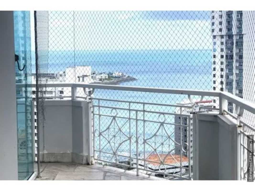 Private balcony offering sweeping views of Panama Bay and city skyline in PH City Tower