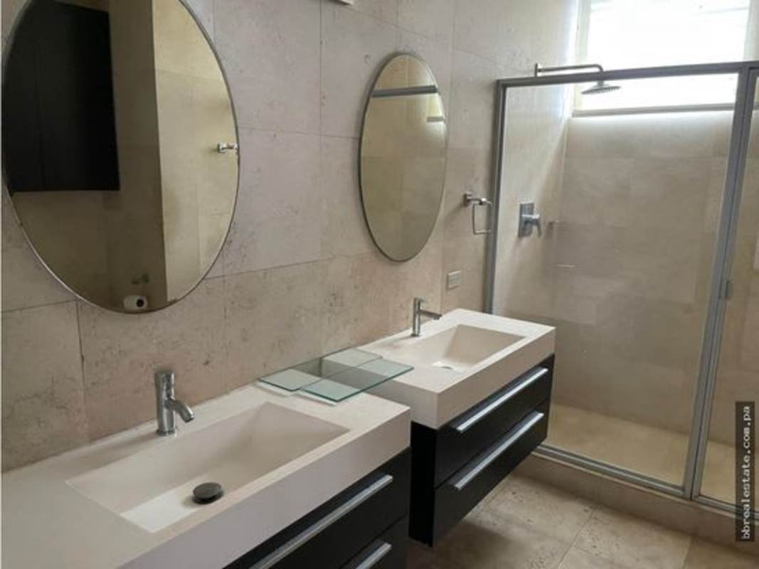 Large master bedroom with bay views in PH Los Delfines Avenida Balboa Panama City