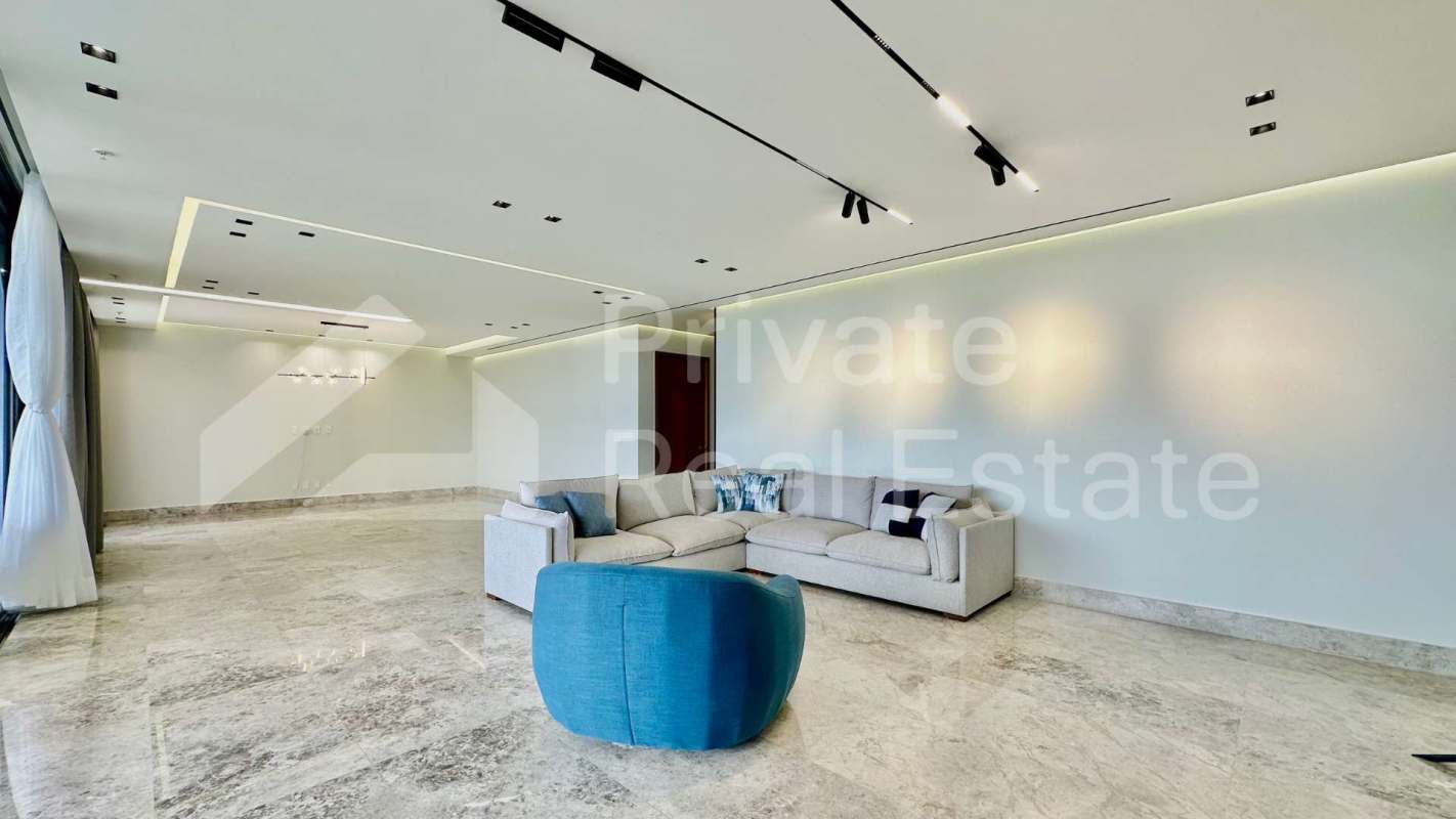 Large balcony with seating, overlooking golf course PH Empire Santa María Panama City