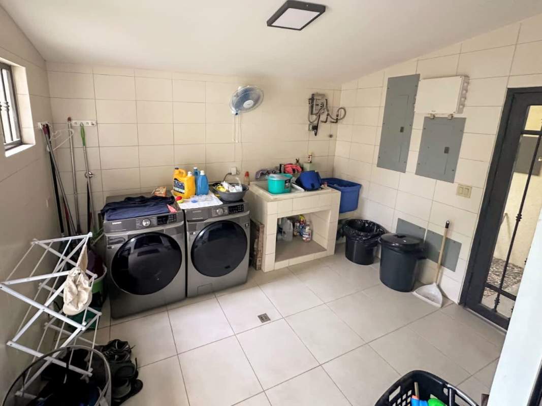 Laundry room with washer dryer and sink in Embassy Club luxury house Clayton Panama
