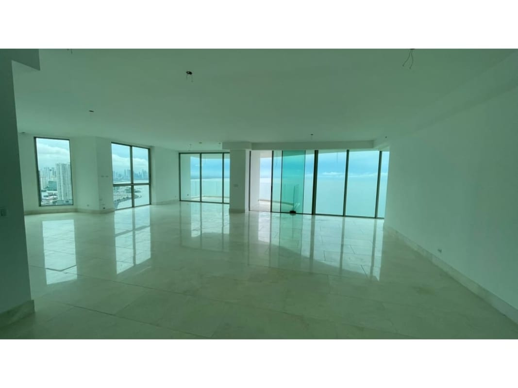 Panoramic balcony with Pacific Ocean and Panama skyline views Pacific Point Tower 400