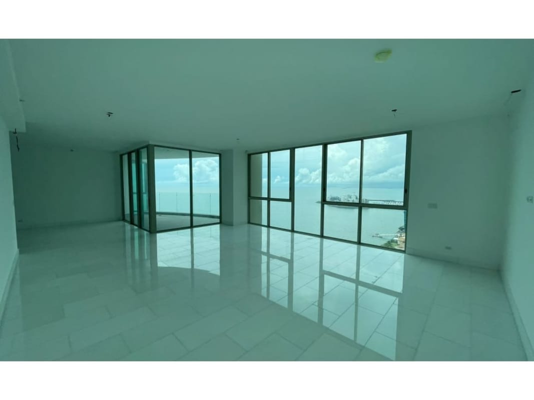 Gourmet kitchen with island and floor-to-ceiling windows in Pacific Point Tower 400 luxury condo Punta Pacífica