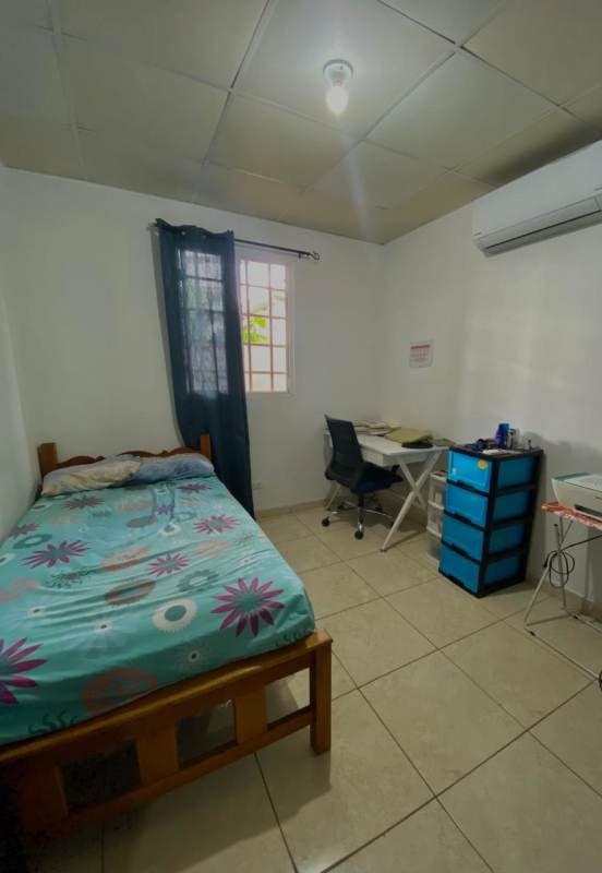 Bedroom with AC unit, window, workspace, single bed Los Álamos Pacora Panama