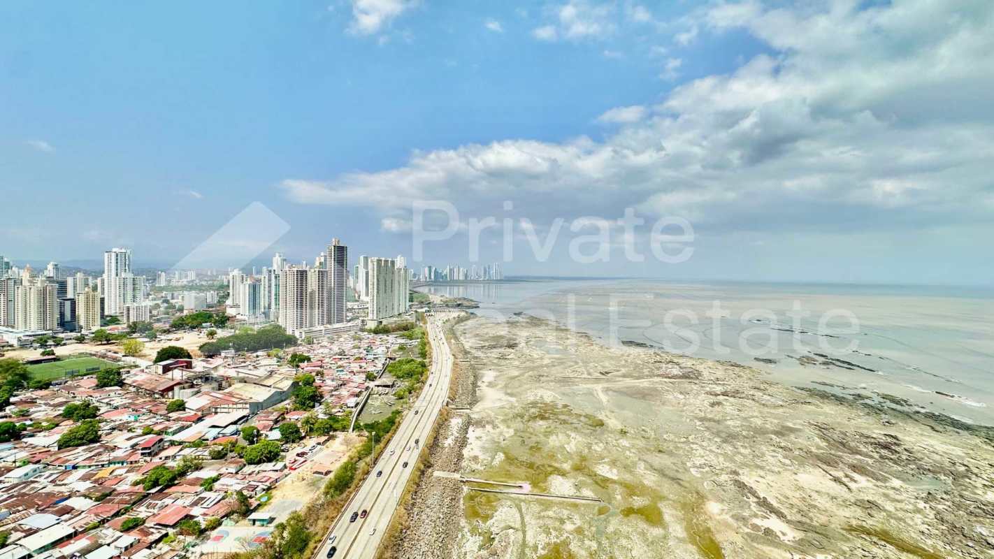 Elegant master bedroom featuring panoramic ocean views and modern decor in PH Oceanaire Panama