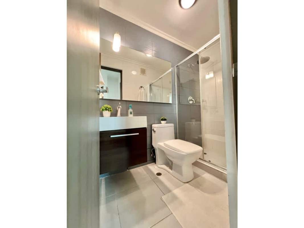 Second bedroom with large window built-in closet tiled flooring PH Metropolitan Park San Francisco Panama