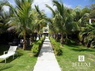 Kitchen with granite countertops and cabinets in Paradise Point Coronado Panama