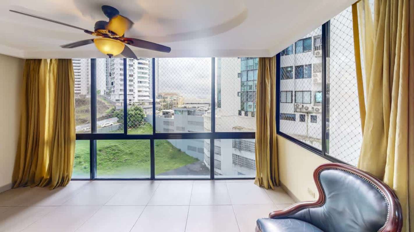 Bright second bedroom with closet ceiling fan PH Las Perlas Punta Paitilla